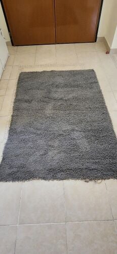 2 pieces of carpets gray color