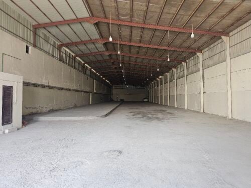 Warehouse for rent in the industria