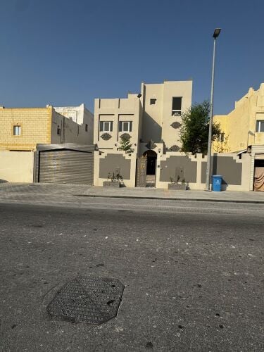 للبيع فيلا بالدحيل
