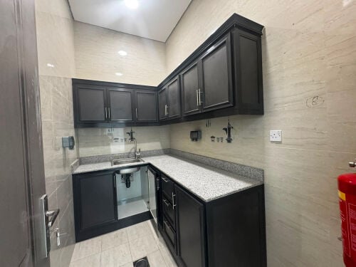 مكاتب ومحلات موقع استراتيجي جداد 