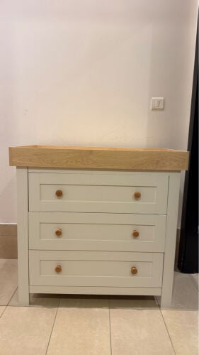table with the rack 