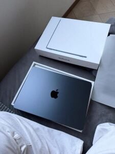 MacBook Air M4 16GB / 256GB  Like