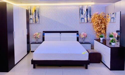 HOME CENTER  KING FULL BEDROOM SET.