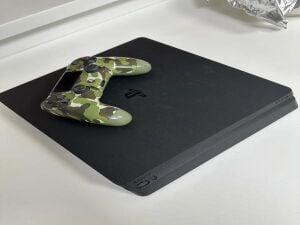 PS4 1TB w 1 controller | NEGOTIABLE