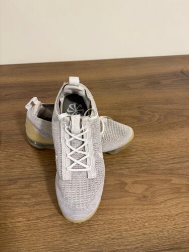 Nike vapor max white color size 40