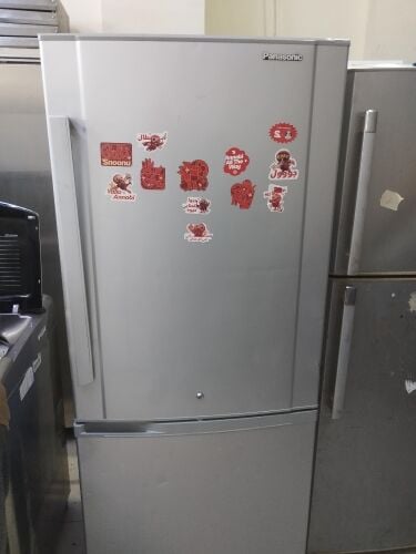 ثلاجة  كبيرة للبيع