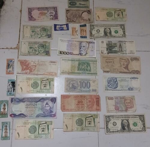 مجموعة أوراق قديمه متنوعة