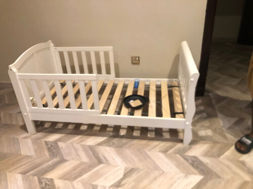 سرير اطفال 