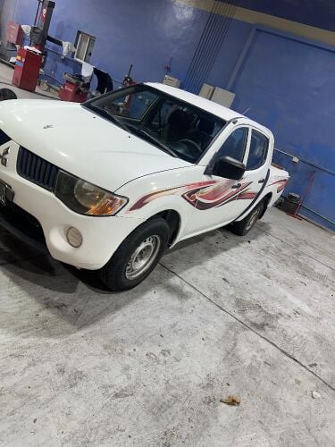 mitsubishi pickup for sale