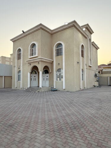 للاجار فيلا الناصرية ٤ غرف