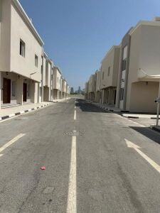 فلل مميزة وجديدة للإيجار بالمرخية