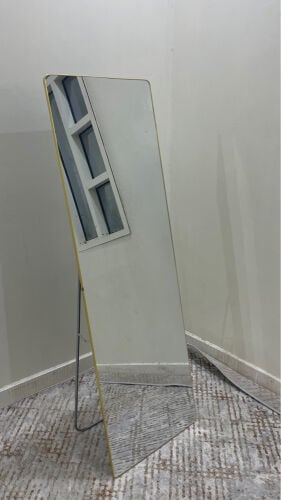 Floor mirrors with rear stabilisati