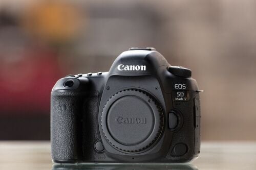 canon 5d iv with lens