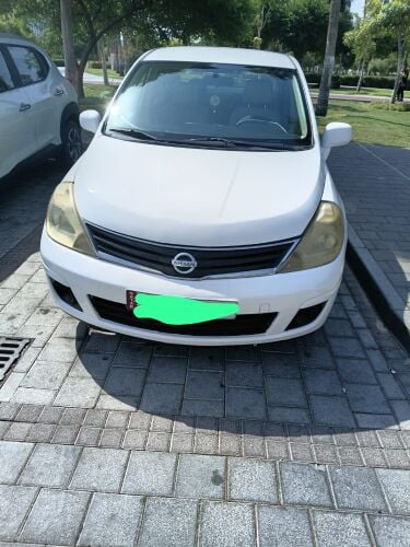 Nissan tiida 2011 model 1.8
