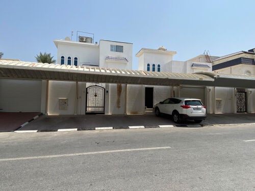 للبيع فيلتين بالدحيل مؤجرين اسكان