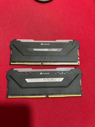 DDR4 32 gb 3200 cl 16 corsair rgb 