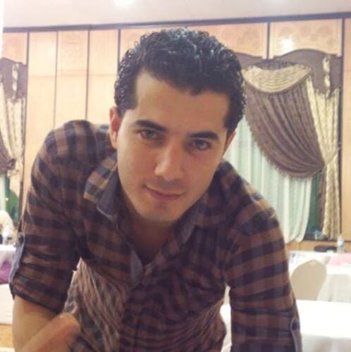 شاب مصري حاصل على بكالوريوس تربيه