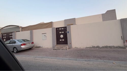 للبيع بيت شعبي معيذر موجر ٨٠٠٠ 