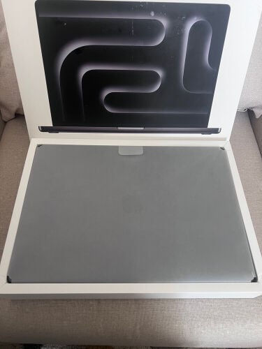 New MacBook M4 Max 64R 2TB 40GPU