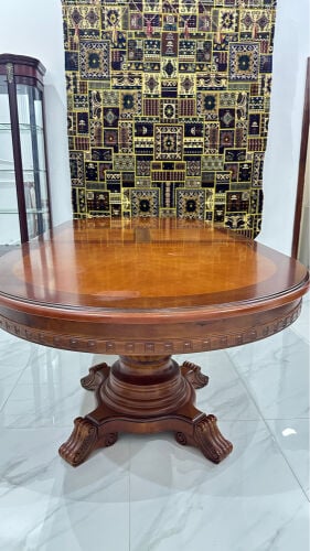 Dining table with two glass display