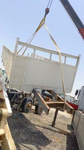 Boom truck body for six wheel