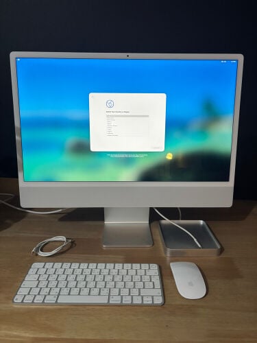 Silver Apple iMac 24” M3 • 8GB RAM 