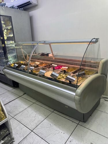 ثلاجة عرض ايطاليا 
