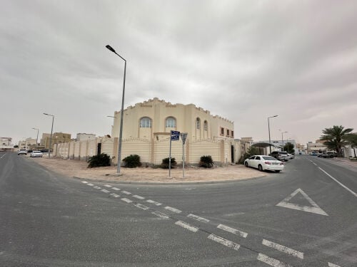 للايجار فيلا بالخور شارعين ذاوية