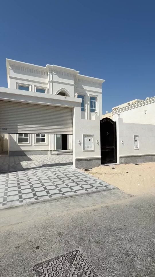فيلا بتصميم رائع مساحات واسعه 
