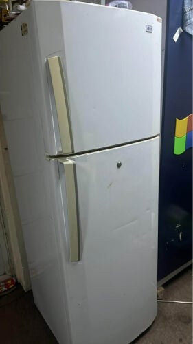 ثلاجه للبيع بسبب الانتقال
