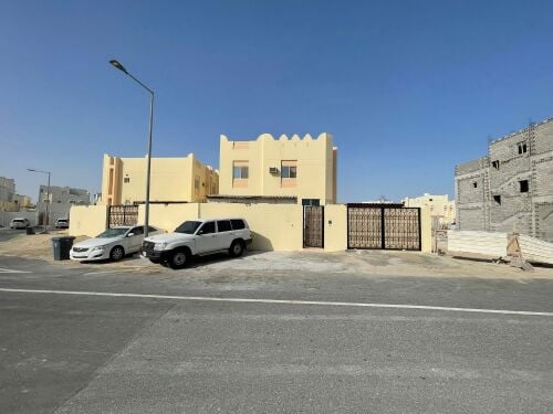 للبيع فيلا أستثمار بالخور مؤجره
