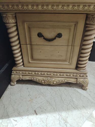 اثاث غرفة نوم  للبيع