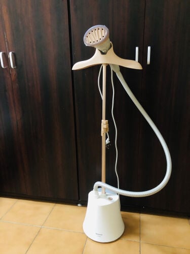 CLOTH/GARMENT STEAMER
