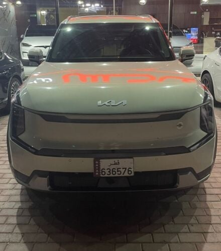 كيا اي في ٩ الكهربائية