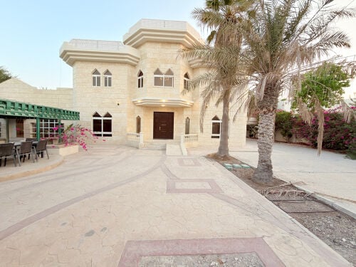 Luxury Villa in Onaiza