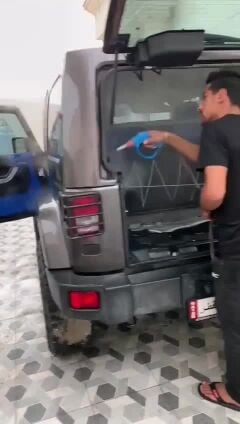 تنظيف شامل ومفصل لداخل السيارة