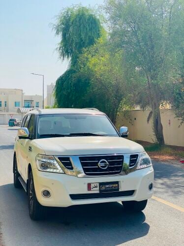 باترول بلاتينيوم ٣٢٠ موديل ٢٠١٤ ماشي ٣٤٨ الف للحين تشييكات وكالة نظيف جداً فيه أصباغ متفرقة بدون حوادث بليغة ٨ سيلندر استمارة لآخر السنة مطلوب 35 الف ريال