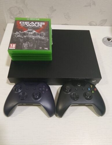 Xbox one x 1tb with games