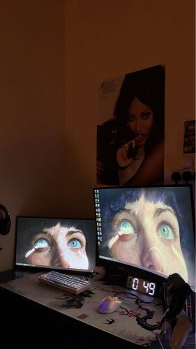للبيع شاشتين 