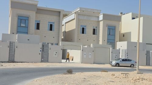 للايجار فيلا في الخور جديده مكيفه