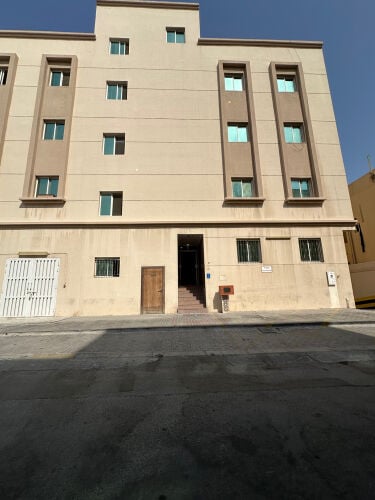 للايجار ثلاث غرف و صالة بالمطار  