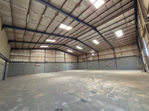 400 SQM WORKSHOP + 6 ROOMS