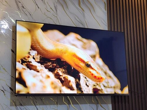 50 smart android Qled tv with box