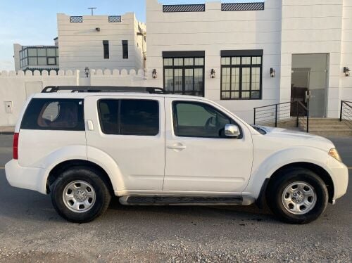 nissan pathfinder 2010