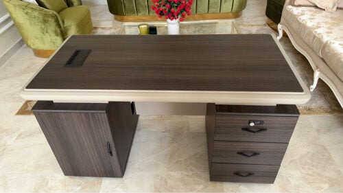 ‏table