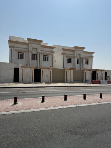 للبيع فيلا فاخرة مع مصعد ومكيفات 