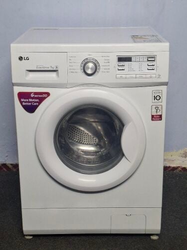 LG 7 KG WASHING MACHINE.