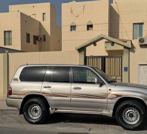 Land Cruiser 2005- call 31558239 