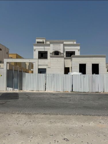 للبيع فيلا راقية في معيذر الجنوبي