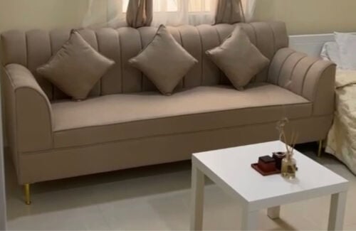 كنبه ممتازه تحتاج تنظيف